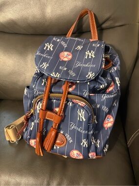 Dooney & Bourke New York Yankees Navy Logo Medium Backpack